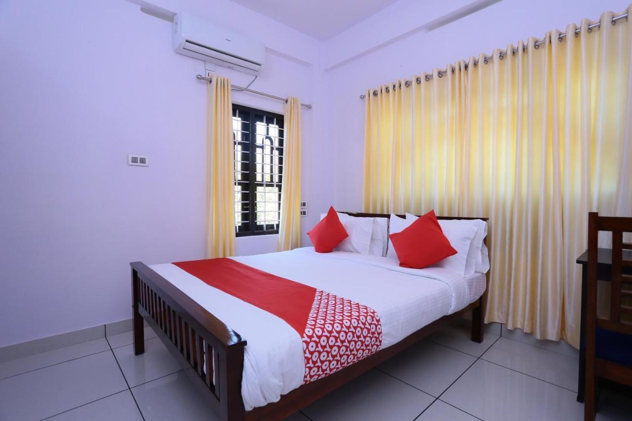 Oyo 26697 United Residency Hotel Kazhakuttam Exterior photo
