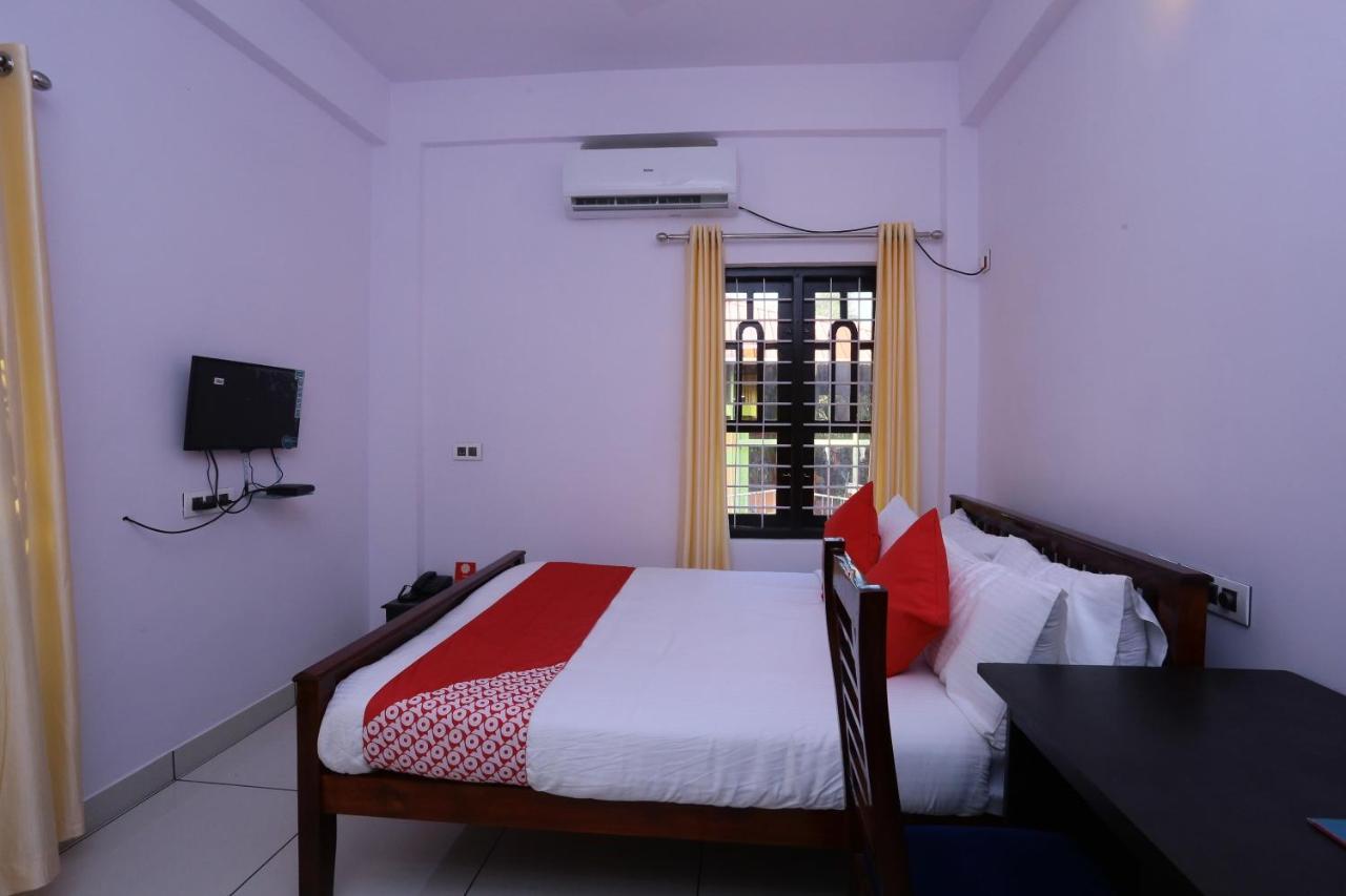 Oyo 26697 United Residency Hotel Kazhakuttam Exterior photo