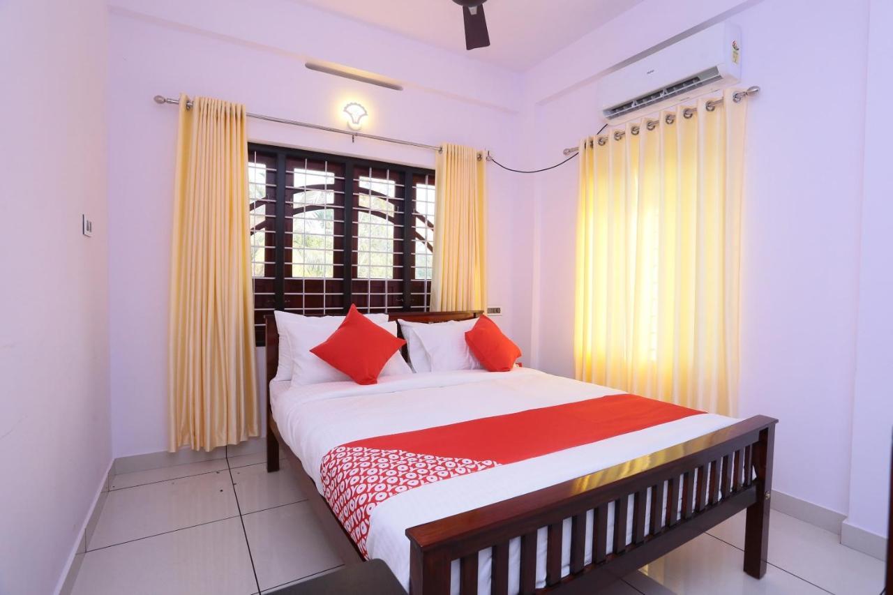 Oyo 26697 United Residency Hotel Kazhakuttam Exterior photo