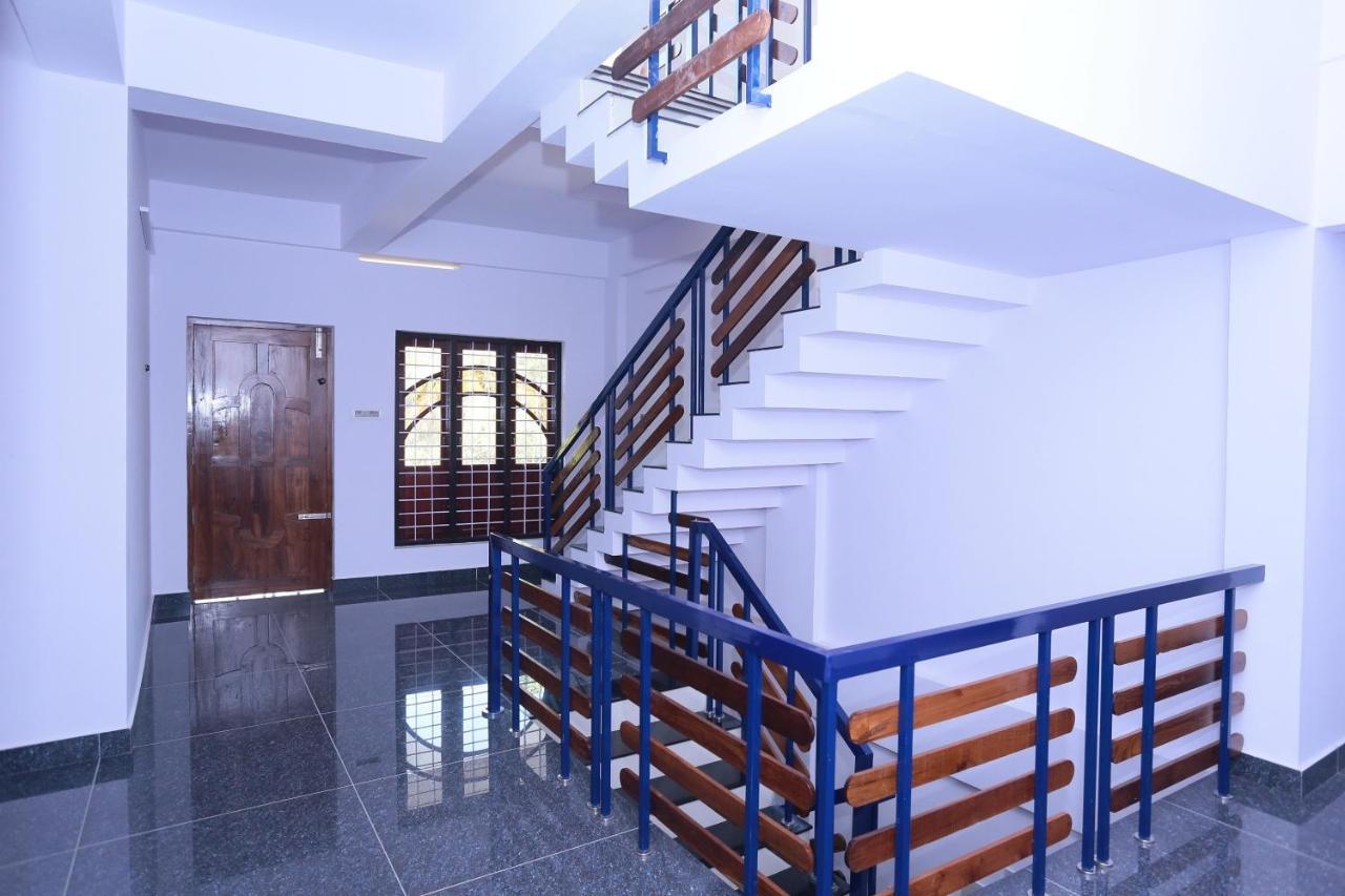 Oyo 26697 United Residency Hotel Kazhakuttam Exterior photo